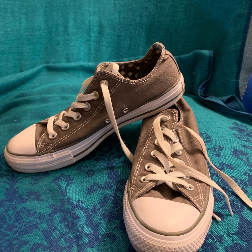 Converse All-stars women’s 8
